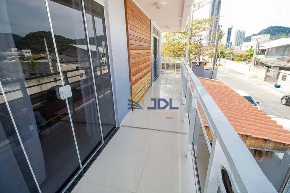 Casa com 7 quartos à venda, 460m2 em Barra, Balneario Camboriu - SC - imagem 3 Foto 3 de Casa com 7 quartos à venda, 460m2 em Barra, Balneario Camboriu - SC