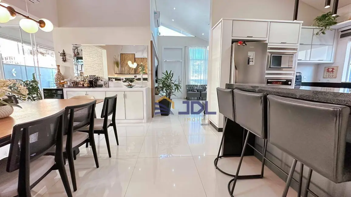 Casa de Condomínio com 3 quartos à venda, 350m2 em Itoupava Central, Blumenau - SC - imagem 5 Foto 5 de Casa de Condomínio com 3 quartos à venda, 350m2 em Itoupava Central, Blumenau - SC