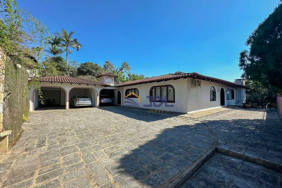 Casa com 4 quartos à venda, 1312m2 em Velha, Blumenau - SC - imagem 2 Foto 2 de Casa com 4 quartos à venda, 1312m2 em Velha, Blumenau - SC