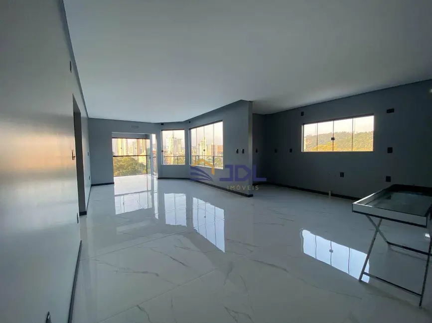Cobertura com 3 quartos à venda, 252m2 em Velha, Blumenau - SC - imagem 9 Foto 9 de Cobertura com 3 quartos à venda, 252m2 em Velha, Blumenau - SC