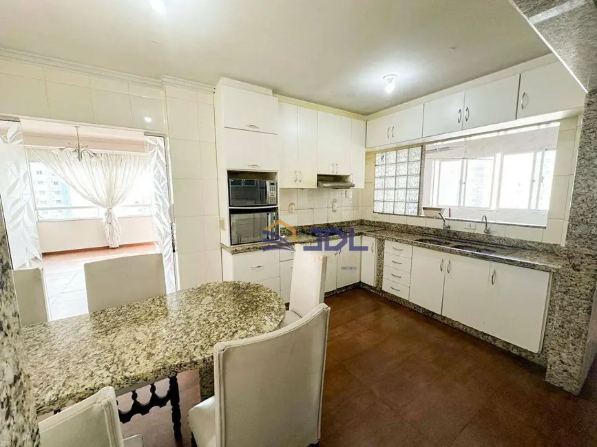 Apartamento com 4 quartos à venda, 142m2 em Centro, Balneario Camboriu - SC - imagem 3 Foto 3 de Apartamento com 4 quartos à venda, 142m2 em Centro, Balneario Camboriu - SC