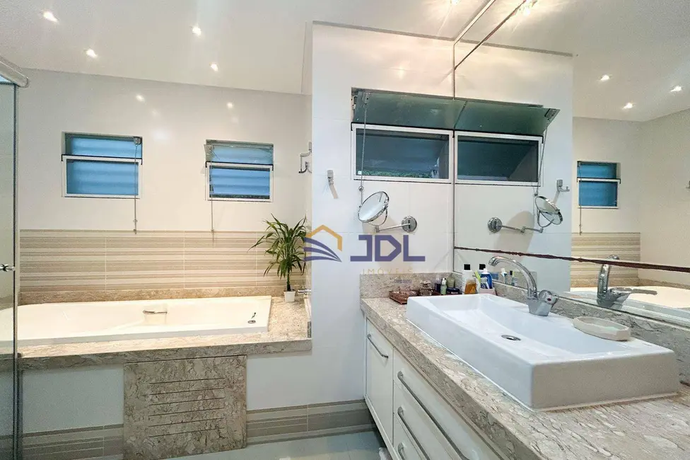Casa com 3 quartos à venda, 436m2 em Velha, Blumenau - SC - imagem 8 Foto 8 de Casa com 3 quartos à venda, 436m2 em Velha, Blumenau - SC