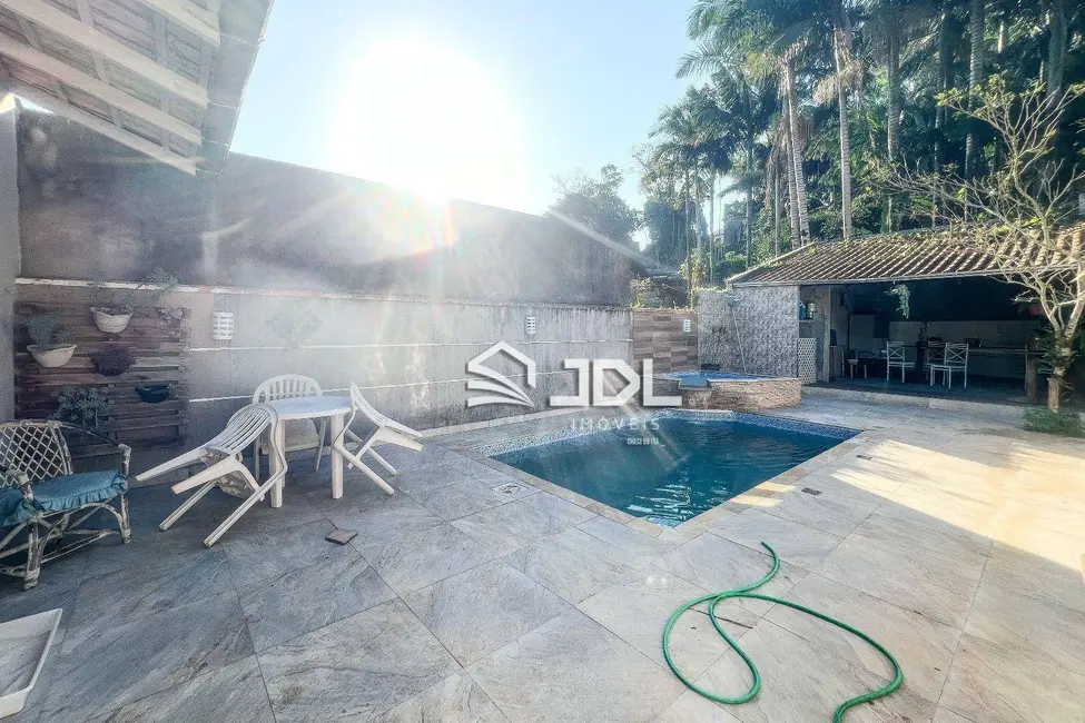 Casa com 2 quartos à venda, 300m2 em Água Verde, Blumenau - SC - imagem 5 Foto 5 de Casa com 2 quartos à venda, 300m2 em Água Verde, Blumenau - SC