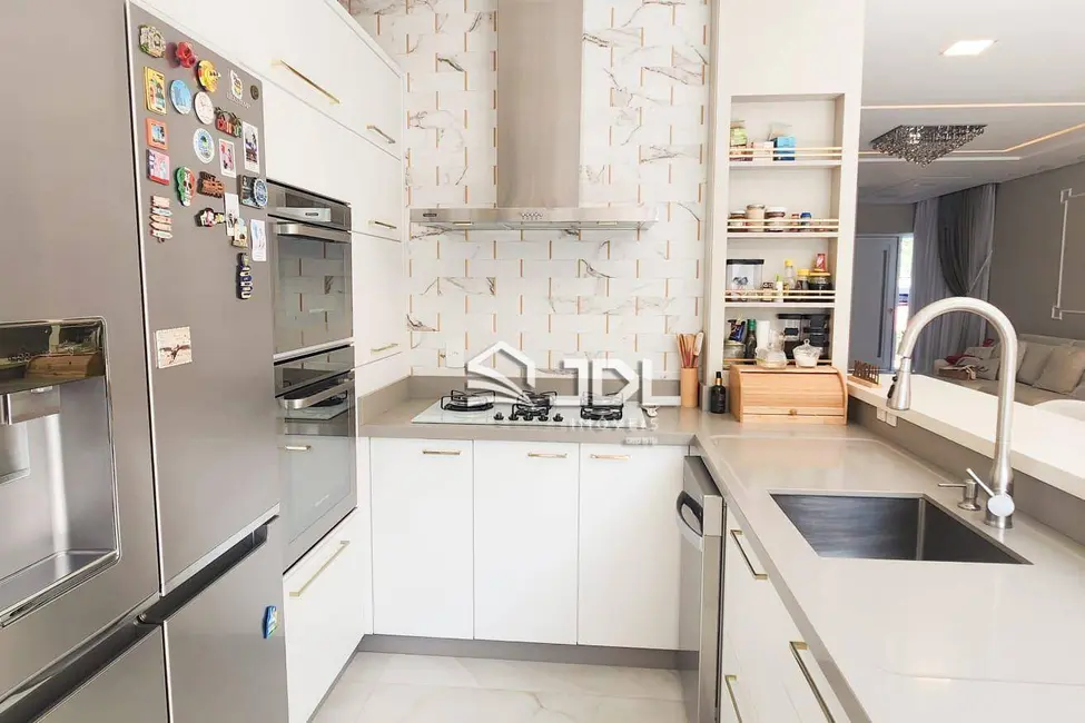 Casa com 3 quartos à venda, 369m2 em Velha, Blumenau - SC - imagem 8 Foto 8 de Casa com 3 quartos à venda, 369m2 em Velha, Blumenau - SC