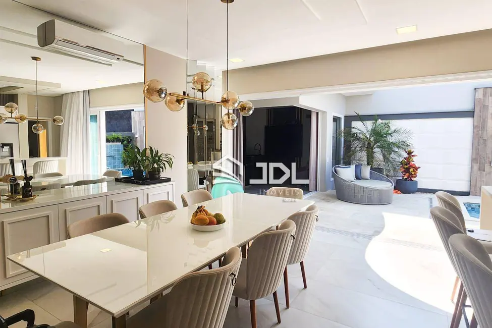 Casa com 3 quartos à venda, 369m2 em Velha, Blumenau - SC - imagem 4 Foto 4 de Casa com 3 quartos à venda, 369m2 em Velha, Blumenau - SC