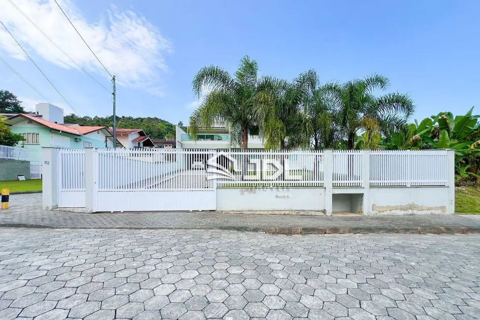 Casa com 5 quartos à venda, 464m2 em Garcia, Blumenau - SC - imagem 4 Foto 4 de Casa com 5 quartos à venda, 464m2 em Garcia, Blumenau - SC