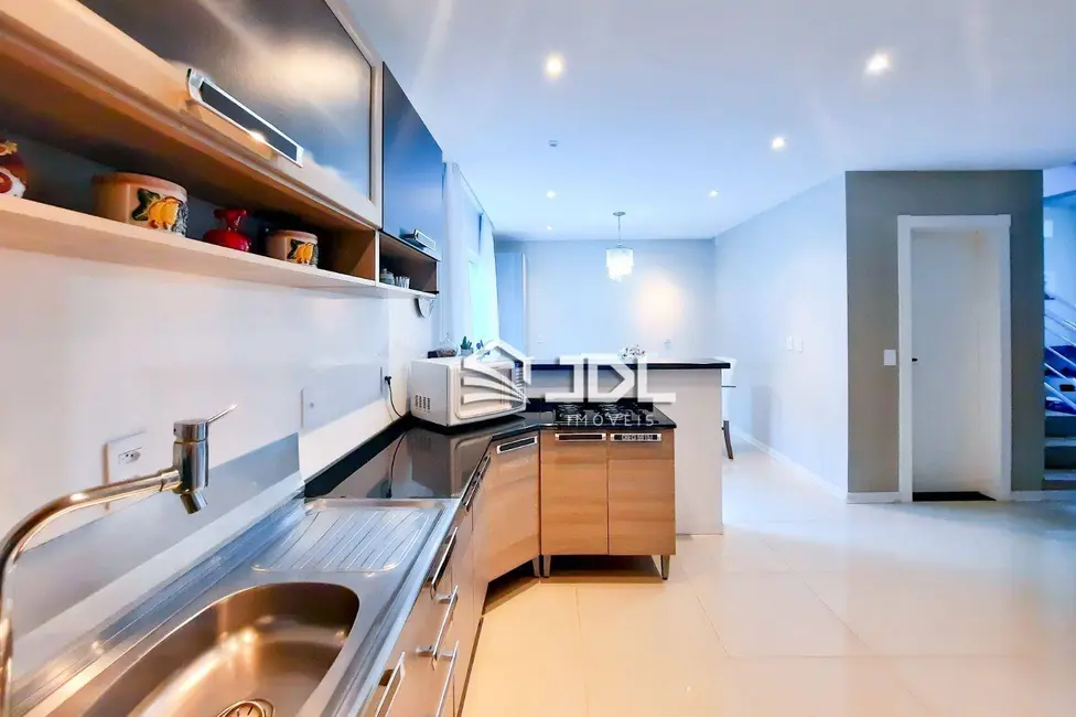 Casa com 3 quartos à venda, 15m2 em Itoupava Central, Blumenau - SC - imagem 3 Foto 3 de Casa com 3 quartos à venda, 15m2 em Itoupava Central, Blumenau - SC
