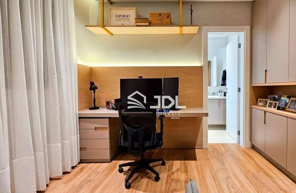 Apartamento com 3 quartos à venda, 206m2 em Victor Konder, Blumenau - SC - imagem 8 Foto 8 de Apartamento com 3 quartos à venda, 206m2 em Victor Konder, Blumenau - SC