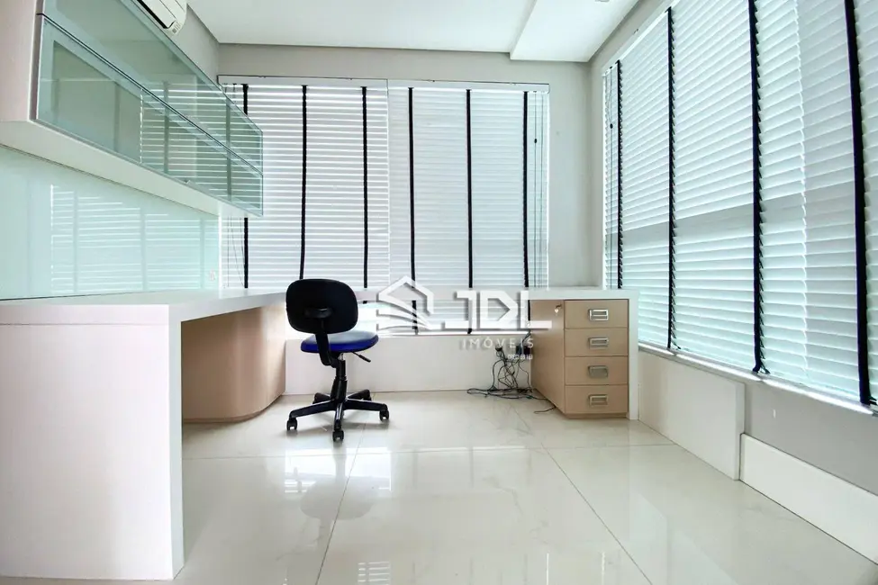 Cobertura com 4 quartos à venda, 400m2 em Blumenau - SC - imagem 9 Foto 9 de Cobertura com 4 quartos à venda, 400m2 em Blumenau - SC