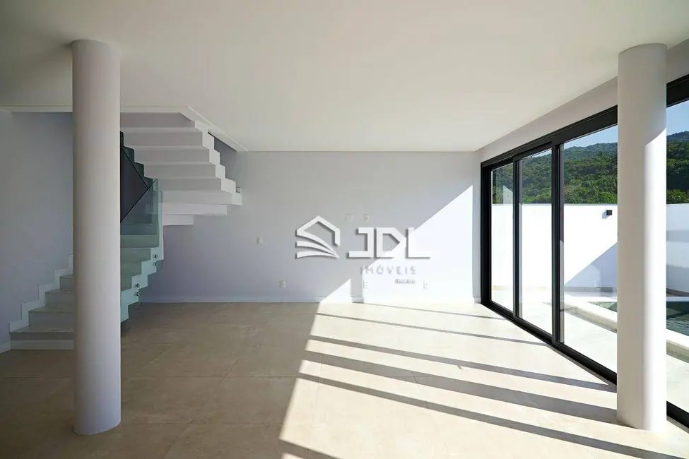 Casa de Condomínio com 3 quartos à venda, 306m2 em Velha, Blumenau - SC - imagem 4 Foto 4 de Casa de Condomínio com 3 quartos à venda, 306m2 em Velha, Blumenau - SC