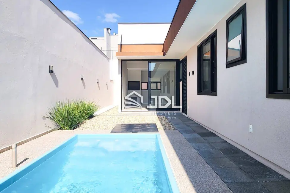 Casa com 3 quartos à venda, 268m2 em Ponta Aguda, Blumenau - SC - imagem 1 Foto 1 de Casa com 3 quartos à venda, 268m2 em Ponta Aguda, Blumenau - SC
