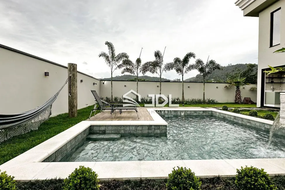 Casa de Condomínio com 3 quartos à venda, 411m2 em Ponta Aguda, Blumenau - SC - imagem 3 Foto 3 de Casa de Condomínio com 3 quartos à venda, 411m2 em Ponta Aguda, Blumenau - SC