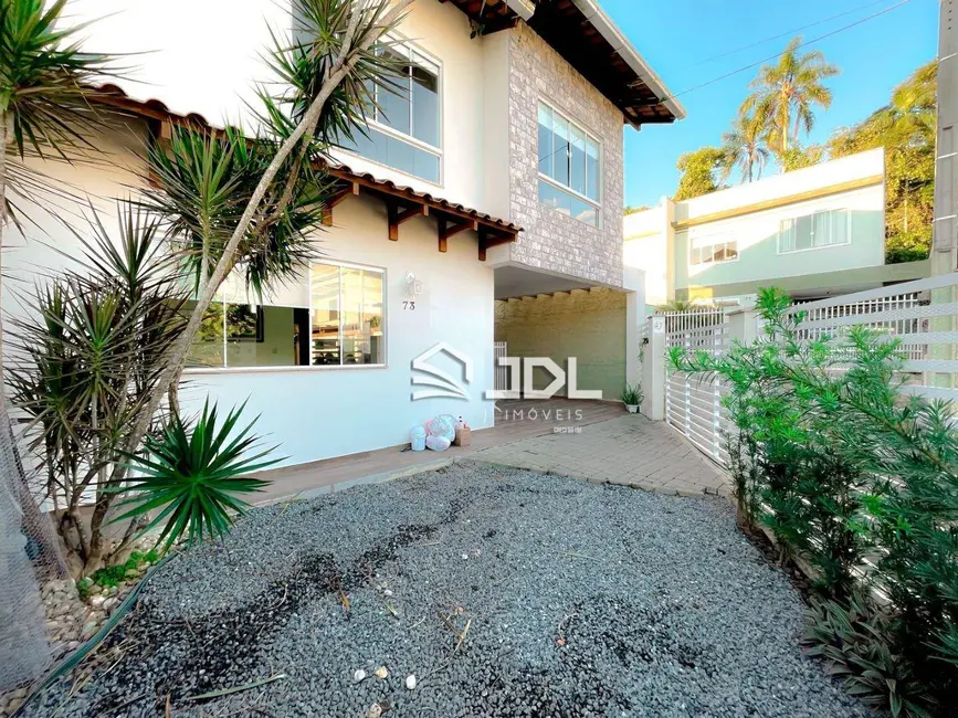 Casa com 3 quartos à venda, 123m2 em Velha, Blumenau - SC - imagem 1 Foto 1 de Casa com 3 quartos à venda, 123m2 em Velha, Blumenau - SC