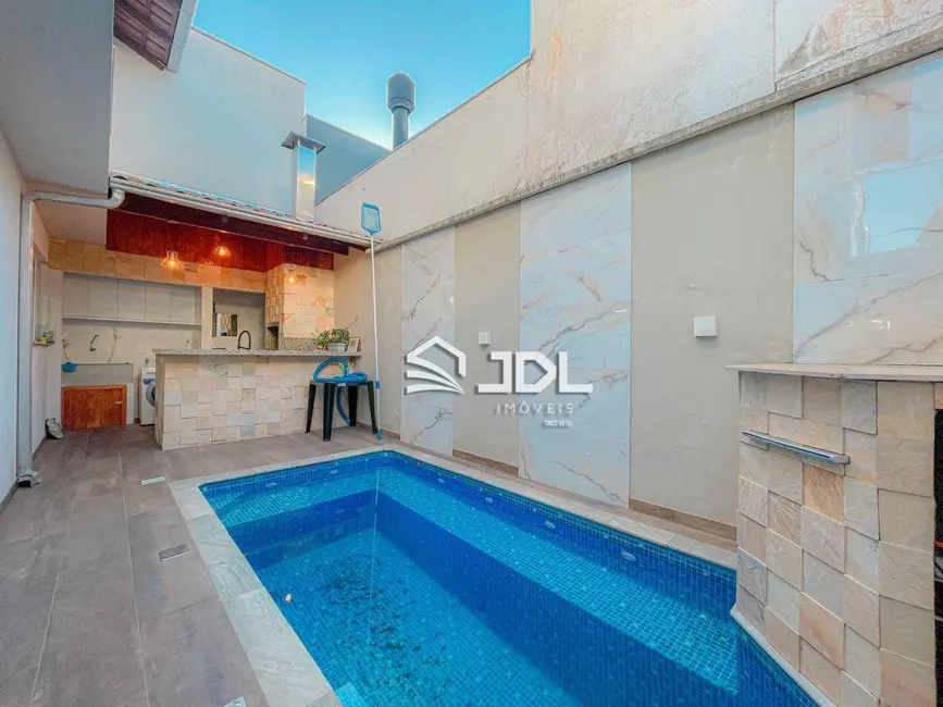 Casa com 3 quartos à venda, 123m2 em Velha, Blumenau - SC - imagem 2 Foto 2 de Casa com 3 quartos à venda, 123m2 em Velha, Blumenau - SC