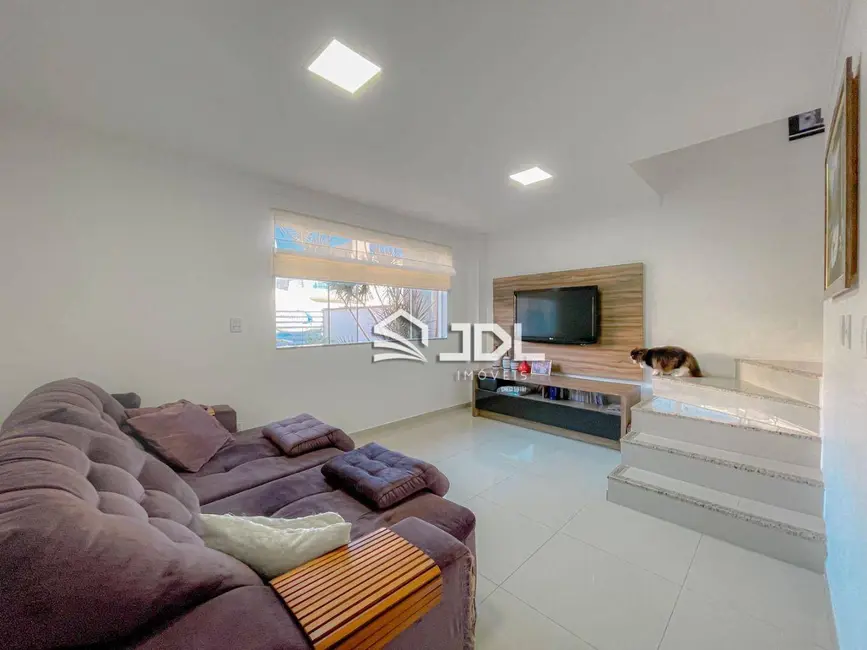 Casa com 3 quartos à venda, 123m2 em Velha, Blumenau - SC - imagem 5 Foto 5 de Casa com 3 quartos à venda, 123m2 em Velha, Blumenau - SC