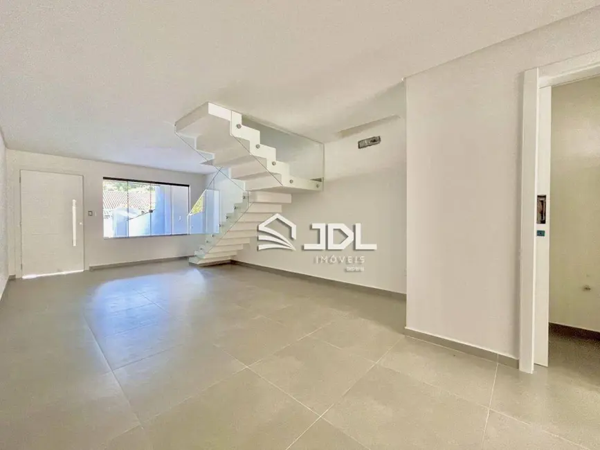 Casa com 3 quartos à venda, 89m2 em Água Verde, Blumenau - SC - imagem 4 Foto 4 de Casa com 3 quartos à venda, 89m2 em Água Verde, Blumenau - SC