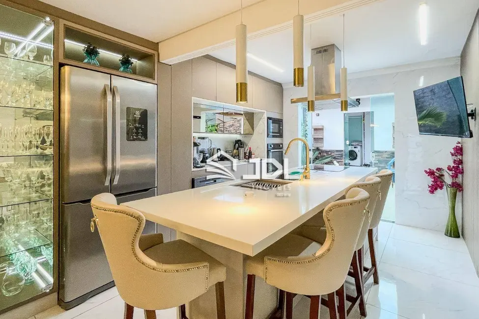Casa com 3 quartos à venda, 362m2 em Itoupava Central, Blumenau - SC - imagem 4 Foto 4 de Casa com 3 quartos à venda, 362m2 em Itoupava Central, Blumenau - SC