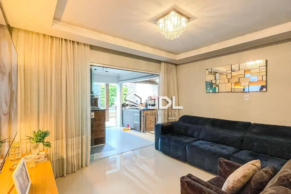 Casa com 3 quartos à venda, 362m2 em Itoupava Central, Blumenau - SC - imagem 6 Foto 6 de Casa com 3 quartos à venda, 362m2 em Itoupava Central, Blumenau - SC