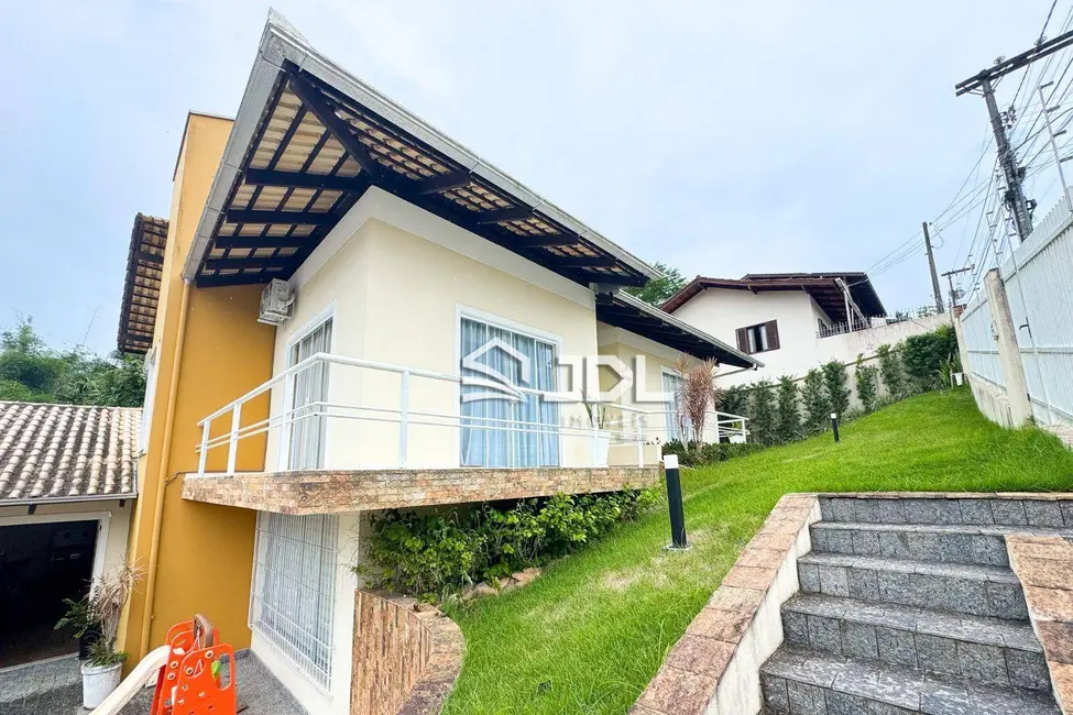 Foto 1 de Casa com 3 quartos à venda, 530m2 em Escola Agrícola, Blumenau - SC