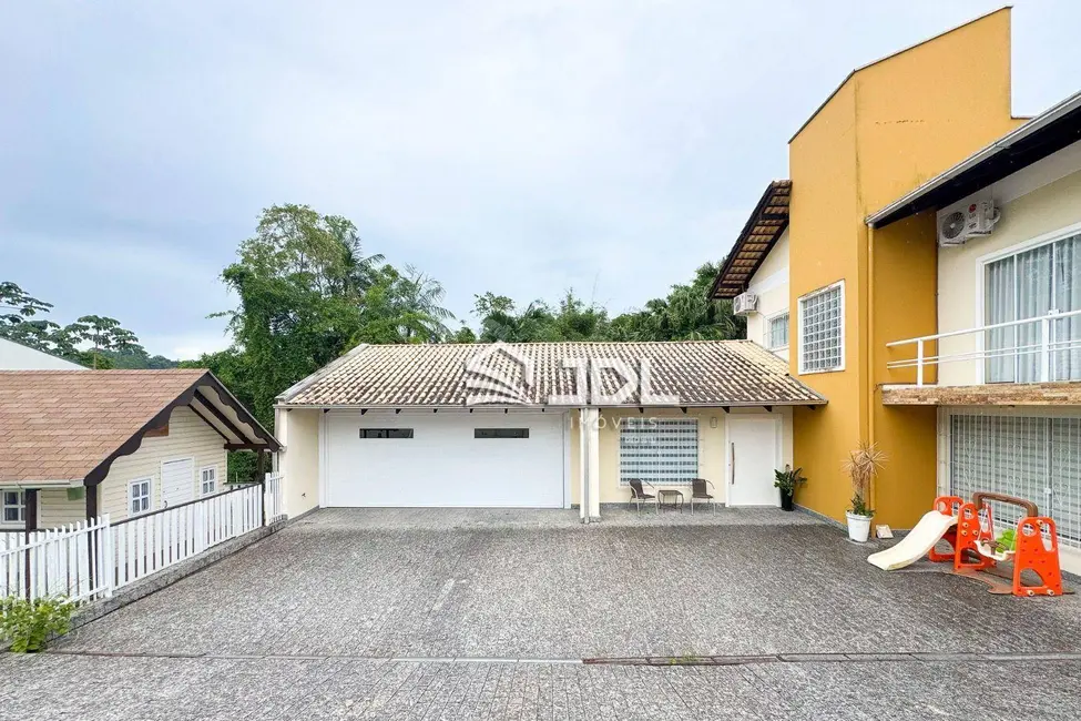 Casa com 3 quartos à venda, 530m2 em Escola Agrícola, Blumenau - SC - imagem 3 Foto 3 de Casa com 3 quartos à venda, 530m2 em Escola Agrícola, Blumenau - SC