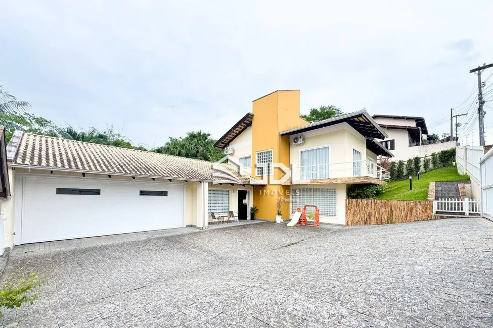 Foto 2 de Casa com 3 quartos à venda, 530m2 em Escola Agrícola, Blumenau - SC