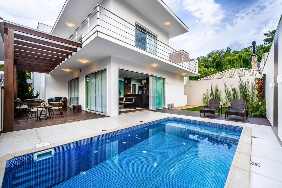 Casa de Condomínio com 3 quartos à venda, 390m2 em Itoupava Central, Blumenau - SC - imagem 3 Foto 3 de Casa de Condomínio com 3 quartos à venda, 390m2 em Itoupava Central, Blumenau - SC