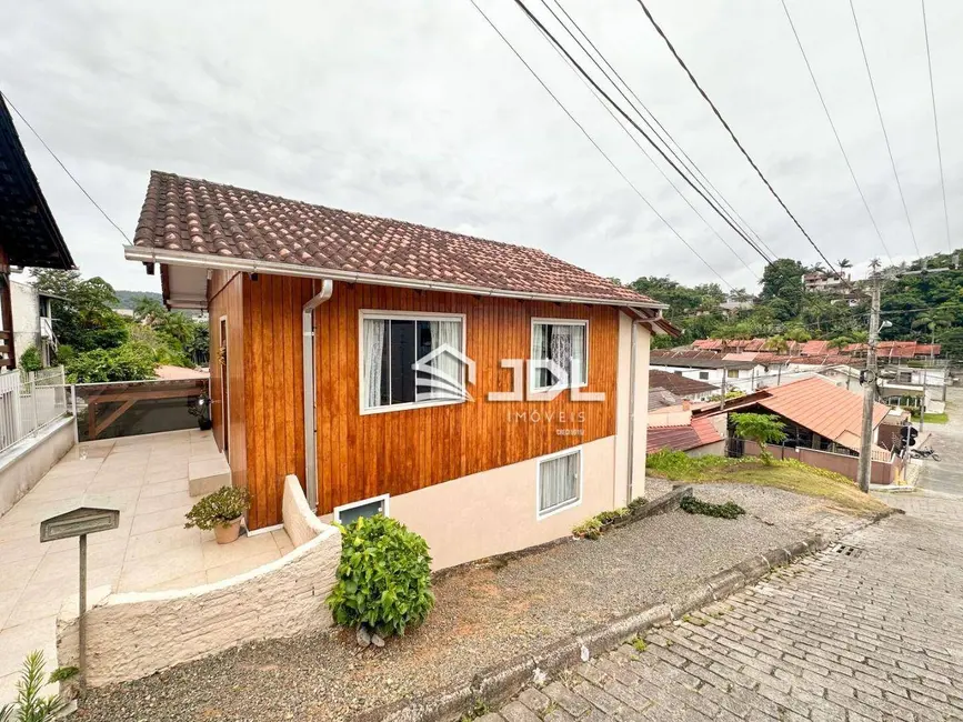 Casa com 2 quartos à venda, 299m2 em Água Verde, Blumenau - SC - imagem 2 Foto 2 de Casa com 2 quartos à venda, 299m2 em Água Verde, Blumenau - SC