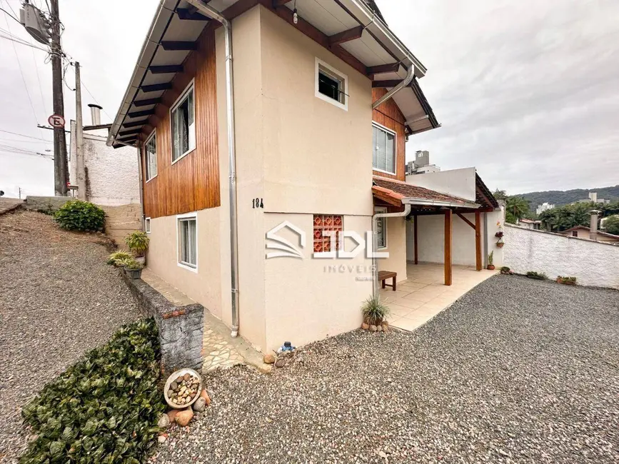 Casa com 2 quartos à venda, 299m2 em Água Verde, Blumenau - SC - imagem 5 Foto 5 de Casa com 2 quartos à venda, 299m2 em Água Verde, Blumenau - SC