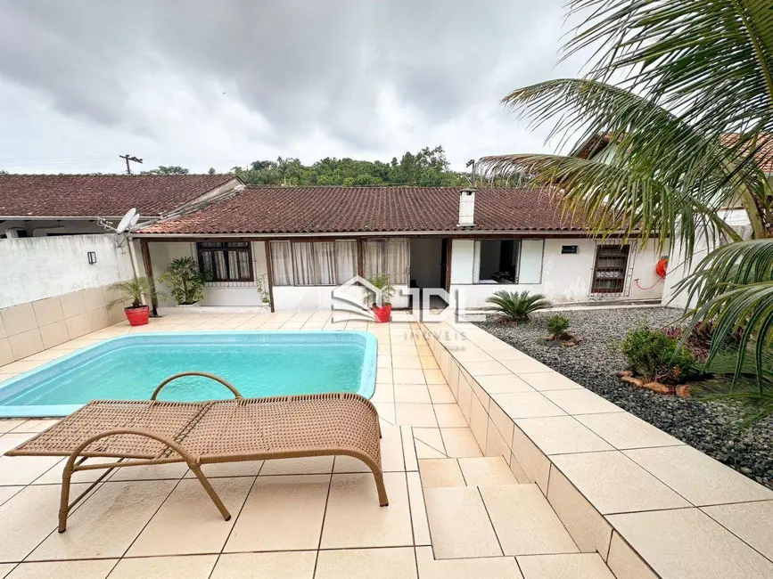 Casa com 3 quartos à venda, 364m2 em Água Verde, Blumenau - SC - imagem 2 Foto 2 de Casa com 3 quartos à venda, 364m2 em Água Verde, Blumenau - SC