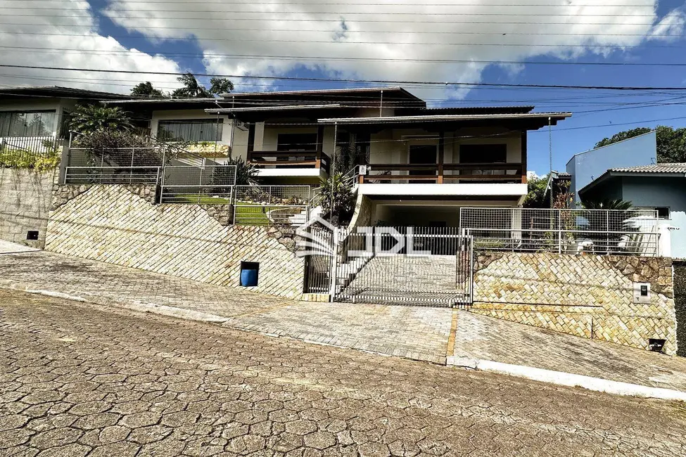 Casa com 4 quartos à venda, 540m2 em Velha, Blumenau - SC - imagem 1 Foto 1 de Casa com 4 quartos à venda, 540m2 em Velha, Blumenau - SC