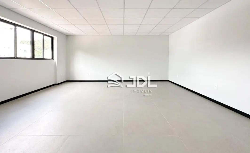 Foto 2 de Sala Comercial à venda, 41m2 em Ponta Aguda, Blumenau - SC