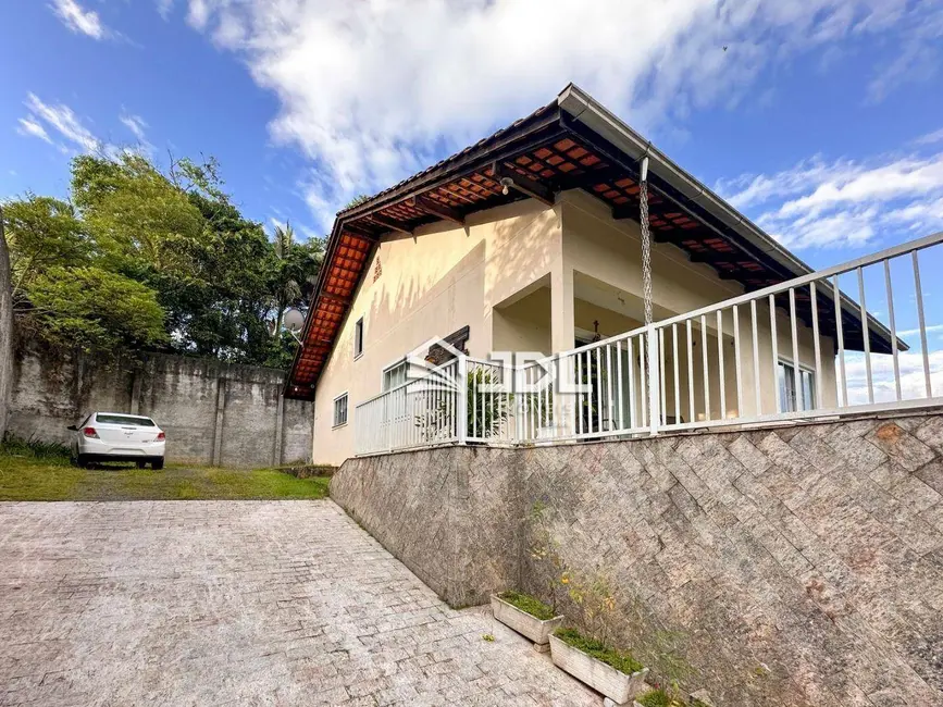 Casa com 3 quartos à venda, 430m2 em Salto do Norte, Blumenau - SC - imagem 1 Foto 1 de Casa com 3 quartos à venda, 430m2 em Salto do Norte, Blumenau - SC