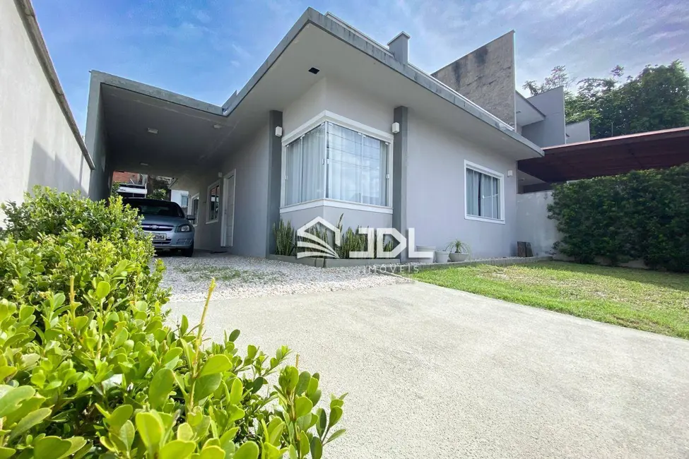 Casa com 3 quartos à venda, 250m2 em Fidélis, Blumenau - SC - imagem 1 Foto 1 de Casa com 3 quartos à venda, 250m2 em Fidélis, Blumenau - SC