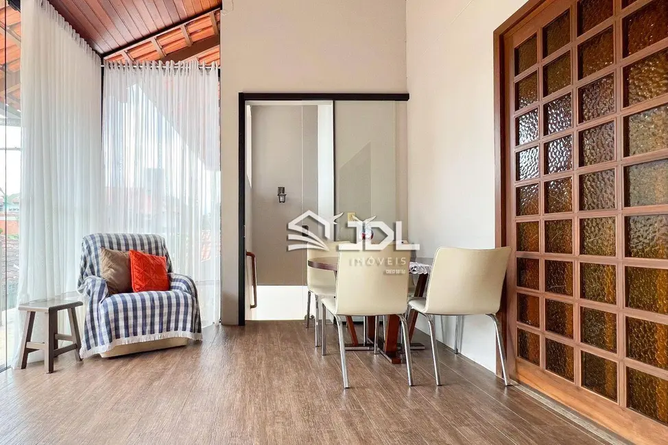 Casa com 3 quartos à venda, 462m2 em Velha, Blumenau - SC - imagem 4 Foto 4 de Casa com 3 quartos à venda, 462m2 em Velha, Blumenau - SC