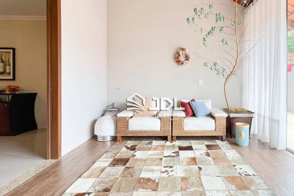 Casa com 3 quartos à venda, 462m2 em Velha, Blumenau - SC - imagem 3 Foto 3 de Casa com 3 quartos à venda, 462m2 em Velha, Blumenau - SC