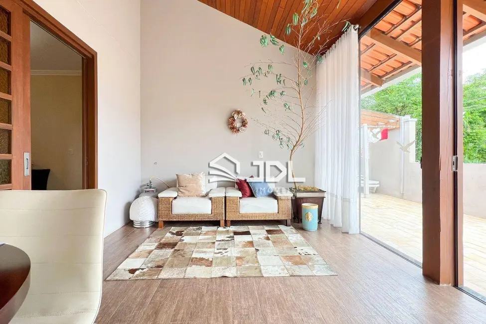 Casa com 3 quartos à venda, 462m2 em Velha, Blumenau - SC - imagem 2 Foto 2 de Casa com 3 quartos à venda, 462m2 em Velha, Blumenau - SC