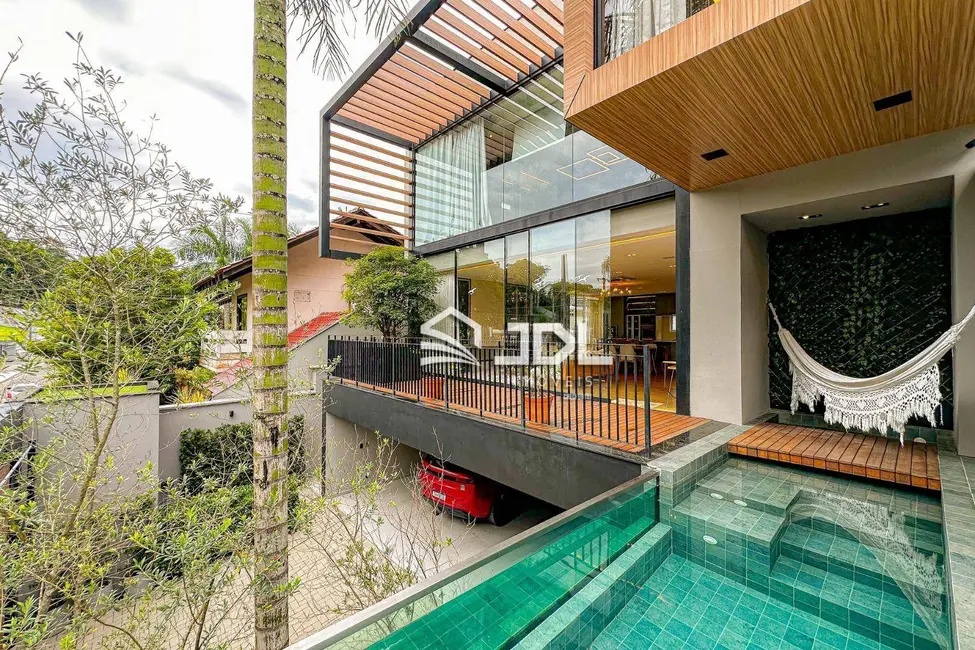 Casa de Condomínio com 3 quartos à venda, 250m2 em Itoupava Seca, Blumenau - SC - imagem 1 Foto 1 de Casa de Condomínio com 3 quartos à venda, 250m2 em Itoupava Seca, Blumenau - SC