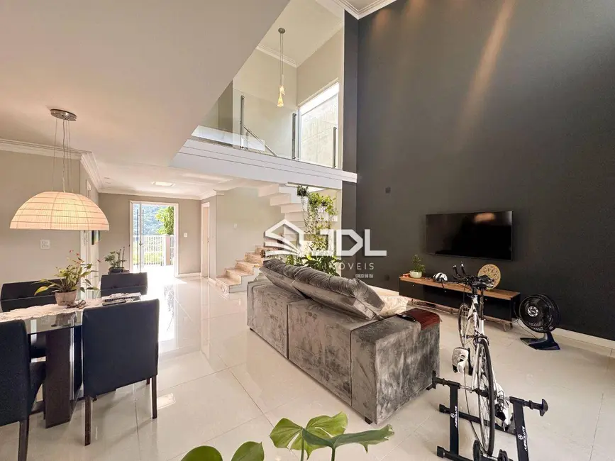 Casa com 3 quartos à venda, 325m2 em Fortaleza Alta, Blumenau - SC - imagem 5 Foto 5 de Casa com 3 quartos à venda, 325m2 em Fortaleza Alta, Blumenau - SC