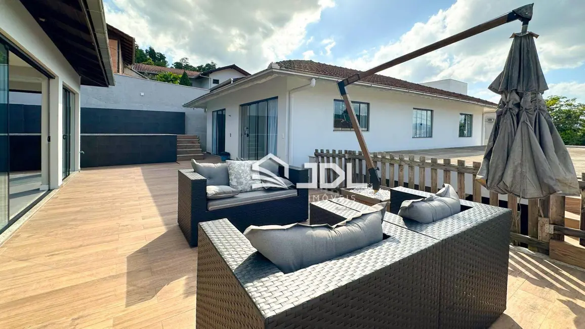 Casa com 3 quartos à venda, 420m2 em Velha, Blumenau - SC - imagem 2 Foto 2 de Casa com 3 quartos à venda, 420m2 em Velha, Blumenau - SC