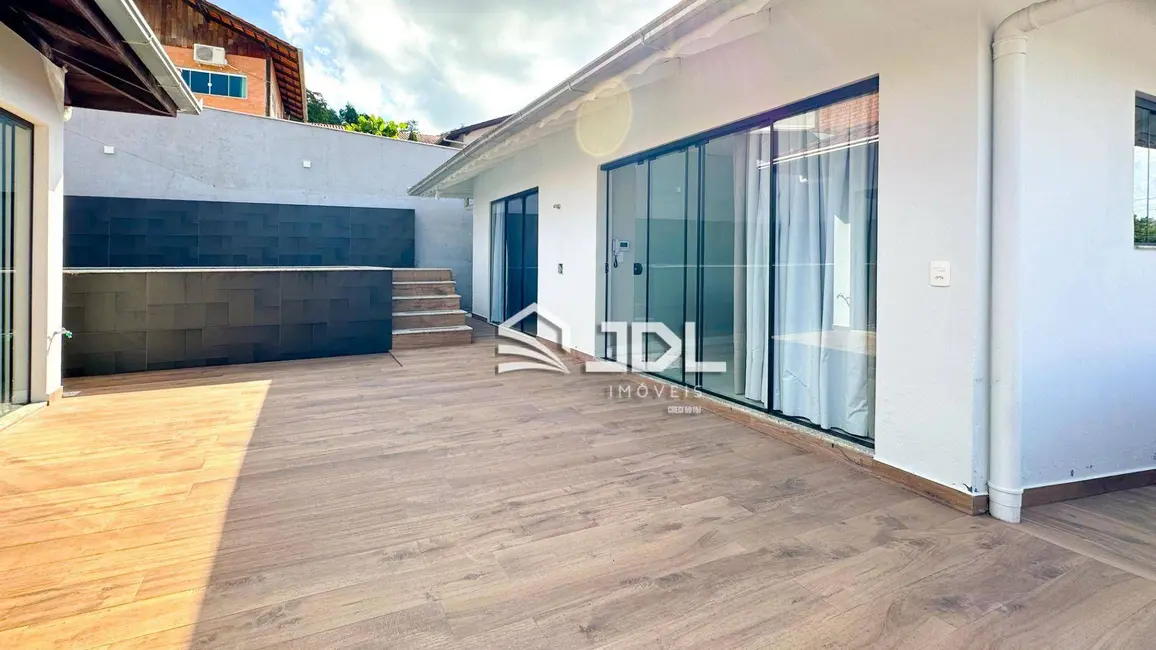 Casa com 3 quartos à venda, 420m2 em Velha, Blumenau - SC - imagem 3 Foto 3 de Casa com 3 quartos à venda, 420m2 em Velha, Blumenau - SC