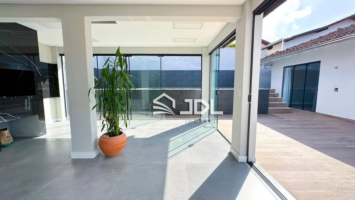 Casa com 3 quartos à venda, 420m2 em Velha, Blumenau - SC - imagem 6 Foto 6 de Casa com 3 quartos à venda, 420m2 em Velha, Blumenau - SC