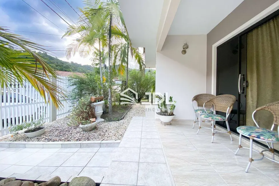 Casa com 3 quartos à venda, 520m2 em Progresso, Blumenau - SC - imagem 3 Foto 3 de Casa com 3 quartos à venda, 520m2 em Progresso, Blumenau - SC