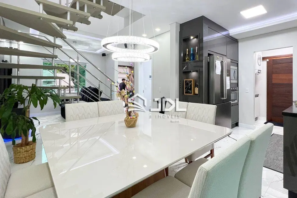 Casa com 3 quartos à venda, 140m2 em Nova Esperança, Blumenau - SC - imagem 1 Foto 1 de Casa com 3 quartos à venda, 140m2 em Nova Esperança, Blumenau - SC