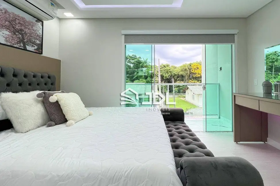 Casa com 3 quartos à venda, 140m2 em Nova Esperança, Blumenau - SC - imagem 3 Foto 3 de Casa com 3 quartos à venda, 140m2 em Nova Esperança, Blumenau - SC