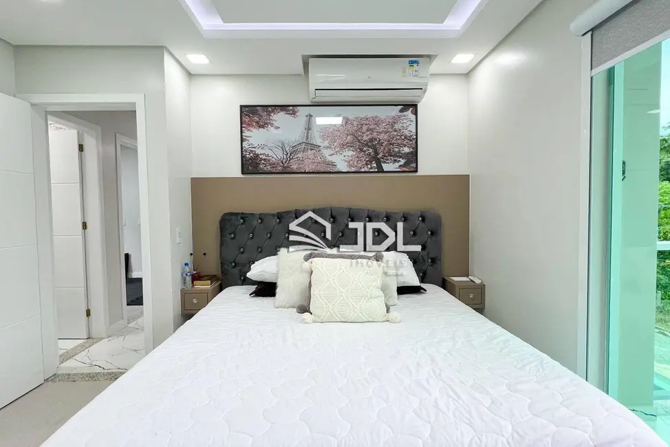 Casa com 3 quartos à venda, 140m2 em Nova Esperança, Blumenau - SC - imagem 4 Foto 4 de Casa com 3 quartos à venda, 140m2 em Nova Esperança, Blumenau - SC