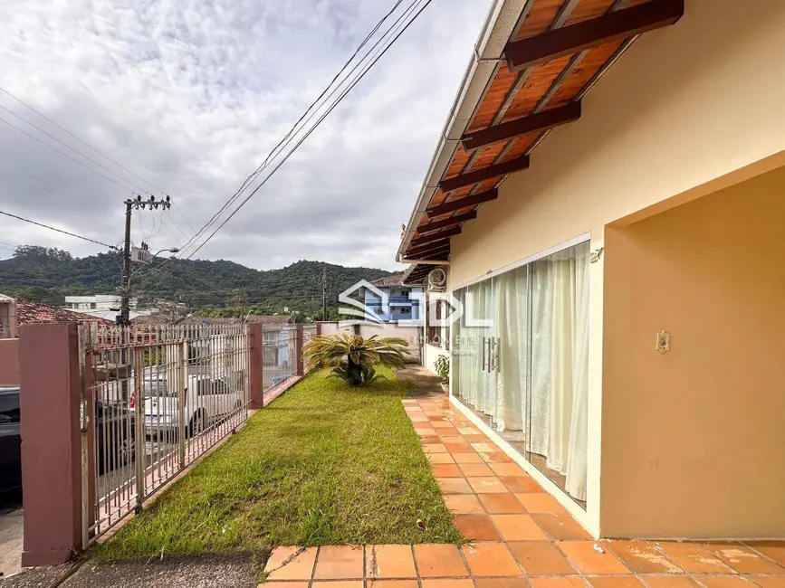 Casa com 3 quartos à venda, 375m2 em Velha, Blumenau - SC - imagem 2 Foto 2 de Casa com 3 quartos à venda, 375m2 em Velha, Blumenau - SC