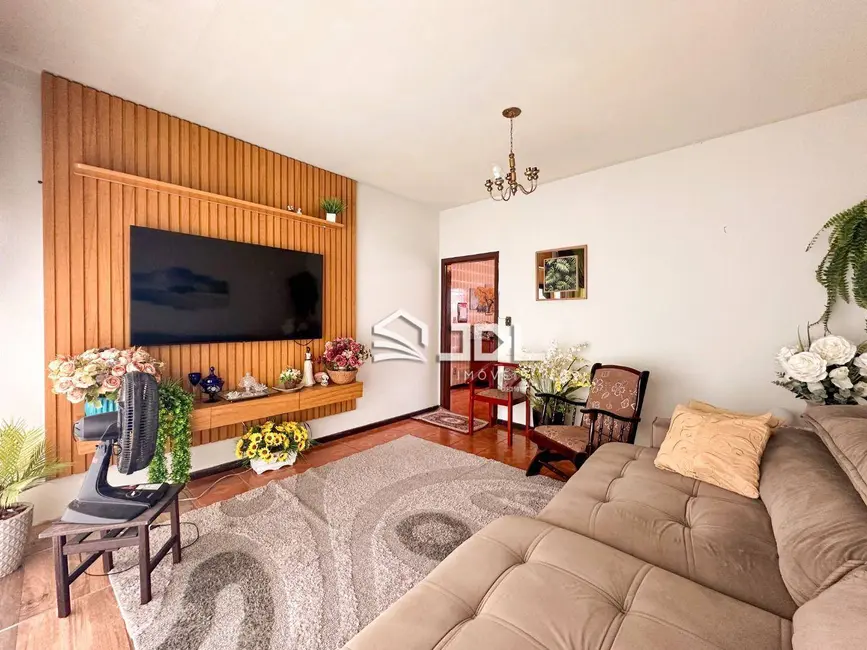 Casa com 3 quartos à venda, 375m2 em Velha, Blumenau - SC - imagem 6 Foto 6 de Casa com 3 quartos à venda, 375m2 em Velha, Blumenau - SC