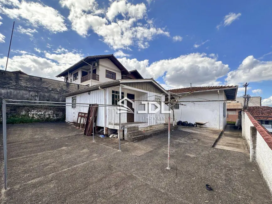 Casa com 3 quartos à venda, 375m2 em Velha, Blumenau - SC - imagem 4 Foto 4 de Casa com 3 quartos à venda, 375m2 em Velha, Blumenau - SC