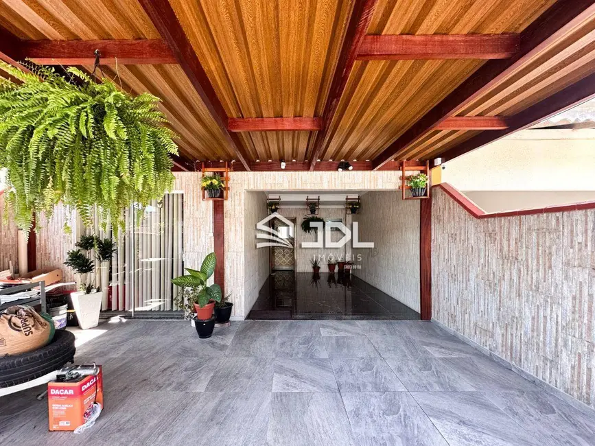 Casa com 3 quartos à venda, 173m2 em Velha, Blumenau - SC - imagem 4 Foto 4 de Casa com 3 quartos à venda, 173m2 em Velha, Blumenau - SC