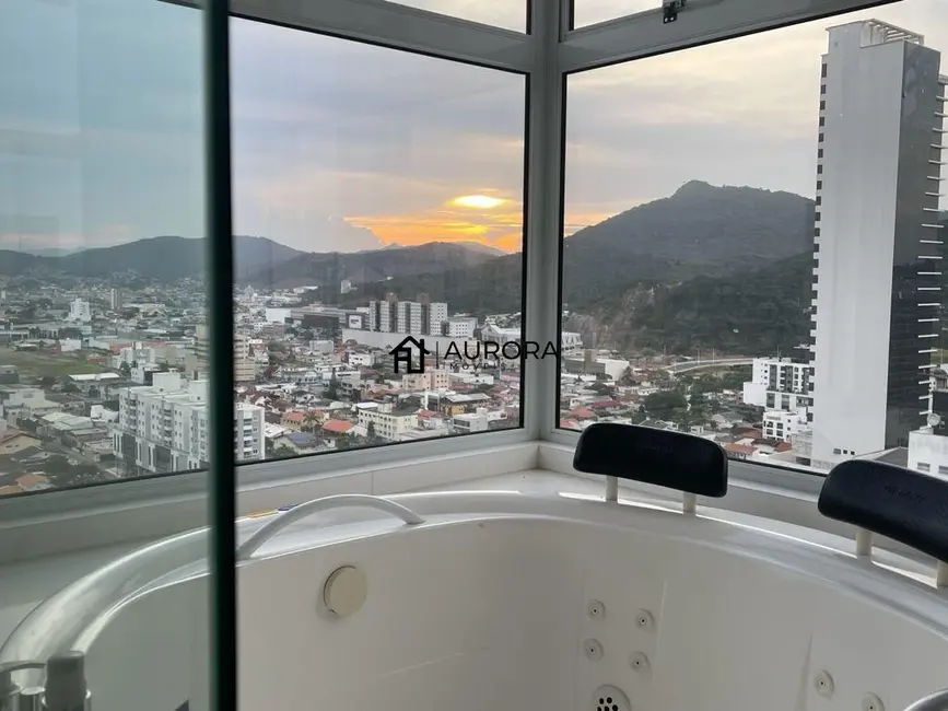 Foto 1 de Apartamento com 3 quartos à venda, 147m2 em Centro, Balneario Camboriu - SC